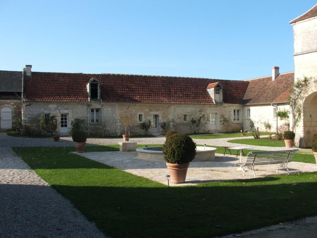 Manoir De La Rousselliere Aparthotel Loches Phòng bức ảnh